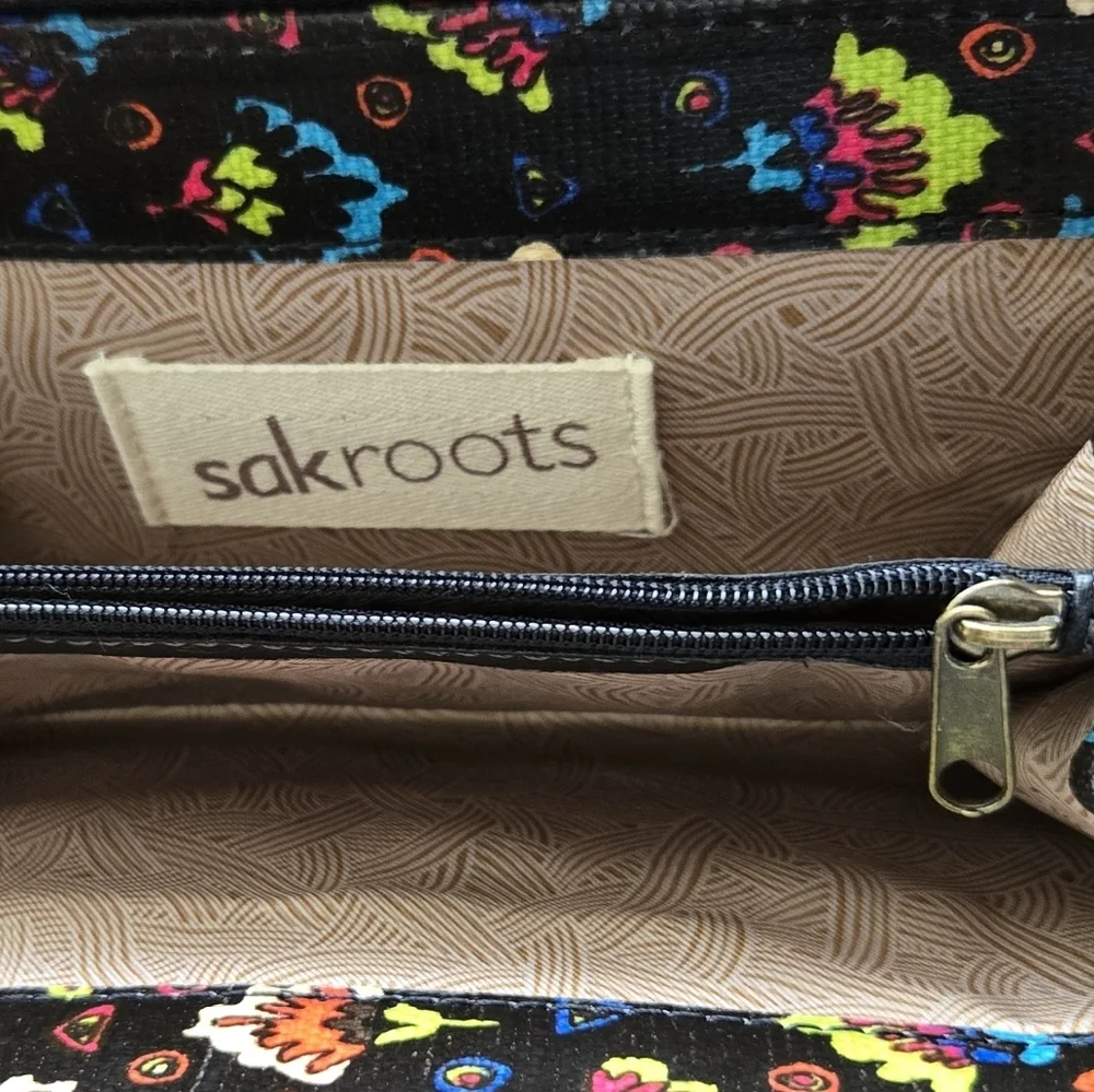 Sakroots Zip Wallet Purse Coated Canvas Peace Sign Design Many Pockets NO STRAP